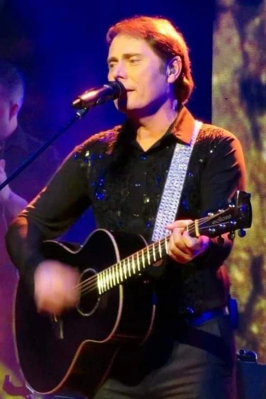Gary Benjafield performing his Neil Diamond tribute at Hemnall Social Club